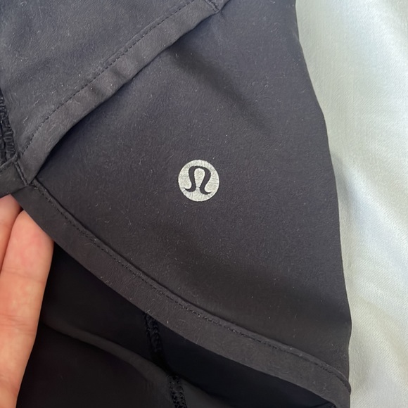 Lululemon black size 8 speed up shorts - Picture 8 of 8